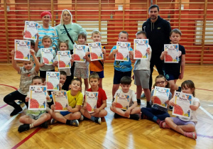 Zdjęcie z dyplomami