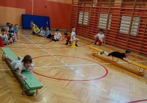 Przeciąganie po ławce