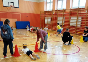 Przechodzenie pod poprzeczką