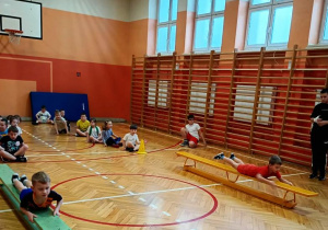 Przeciąganie po ławce