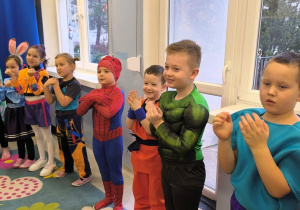 Zabawa ruchowa z pokazywaniem