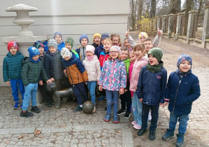 Zdjęcie przed wejściem do Muzeum Kinematografii