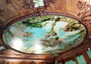 Sufit z motywem aniołów