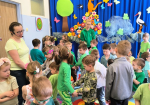 Wspólne tańce z okazji powitania wiosny