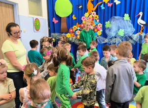 Zabawy taneczne z okazji Pierwszego Dnia Wiosny