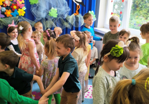 Wspólne tańce z okazji powitania wiosny