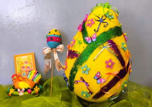 Świąteczne upominki - pisanki i kura